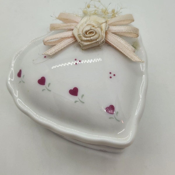 Enesco Porcelain Ceramic Heart-Shaped Trinket Box Pink Rose Ribbon Baby's Breath