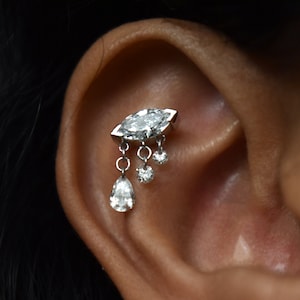 マーキス ラボ ダイヤモンド スタッド、ドリル加工されたダングル ダイヤモンド付き、14k 18k ゴールド、フラット ローブ ピアス スタッド、16g スレッド イヤリング、ユニークな耳のセットアップ
