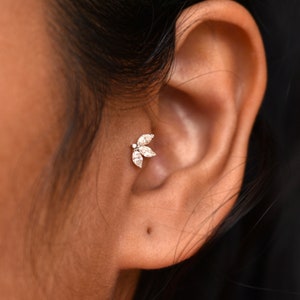 Im Labor gewachsener Diamant Lotus, Solid 14k Gold & Marquise Diamant Flatback Pin, CVD / HPHT Diamant Tragus Lobe Conch Knorpel Helix Piercing Bolzen