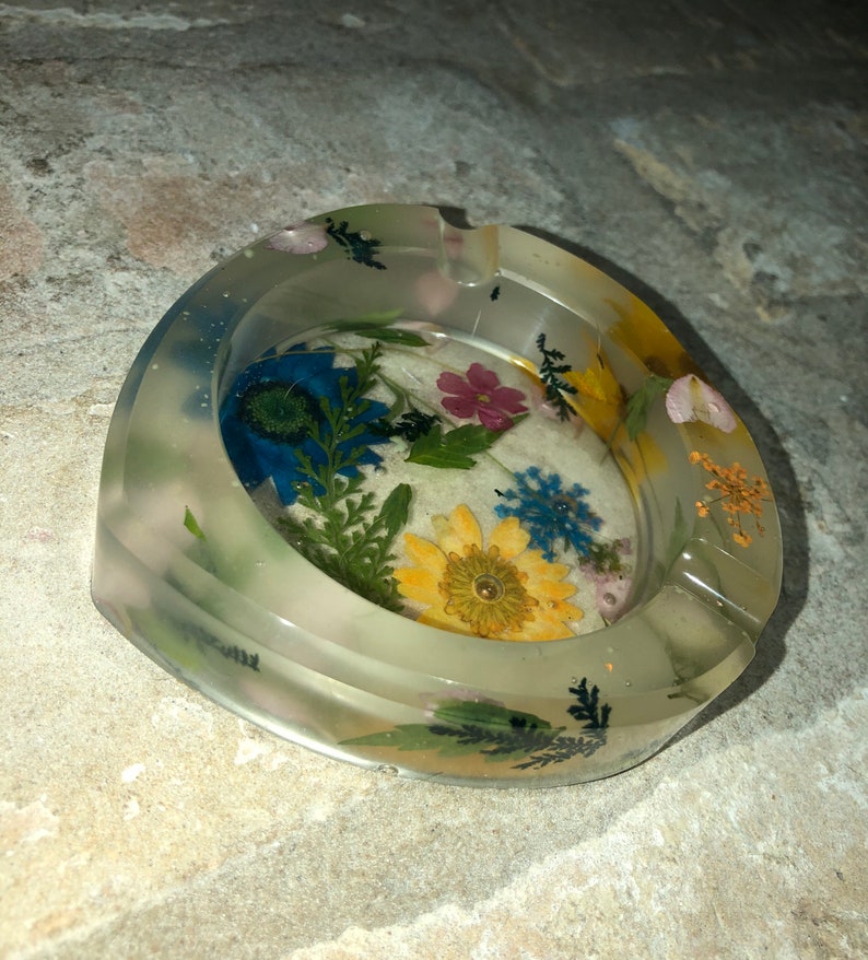 Flower Petal Ashtray Glow in the Dark