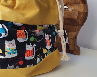 Project bag for knitting and crocheting