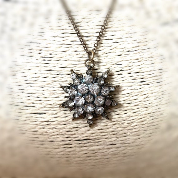 Circa Victorian Starburst Necklace | Sparkly Anti… - image 1