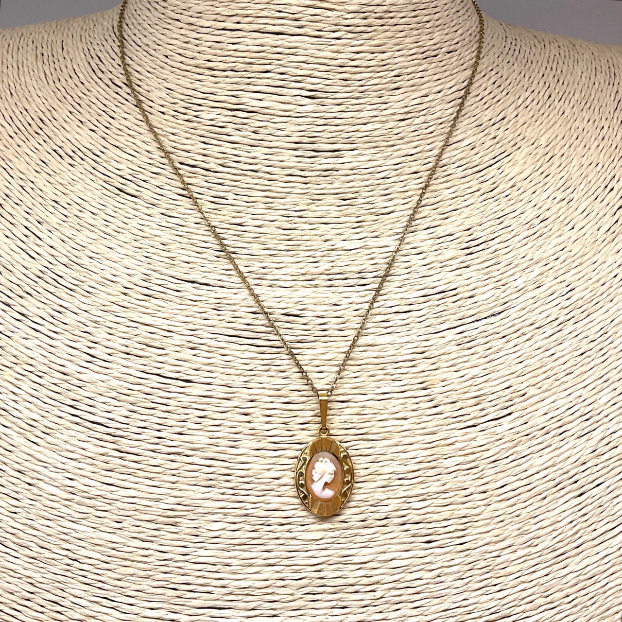 ヴィンテージ カメオペンダントネックレス シェル ゴールド アンティークレトロ① ヴィンテージ カメオペンダントネックレス シェル ゴールド