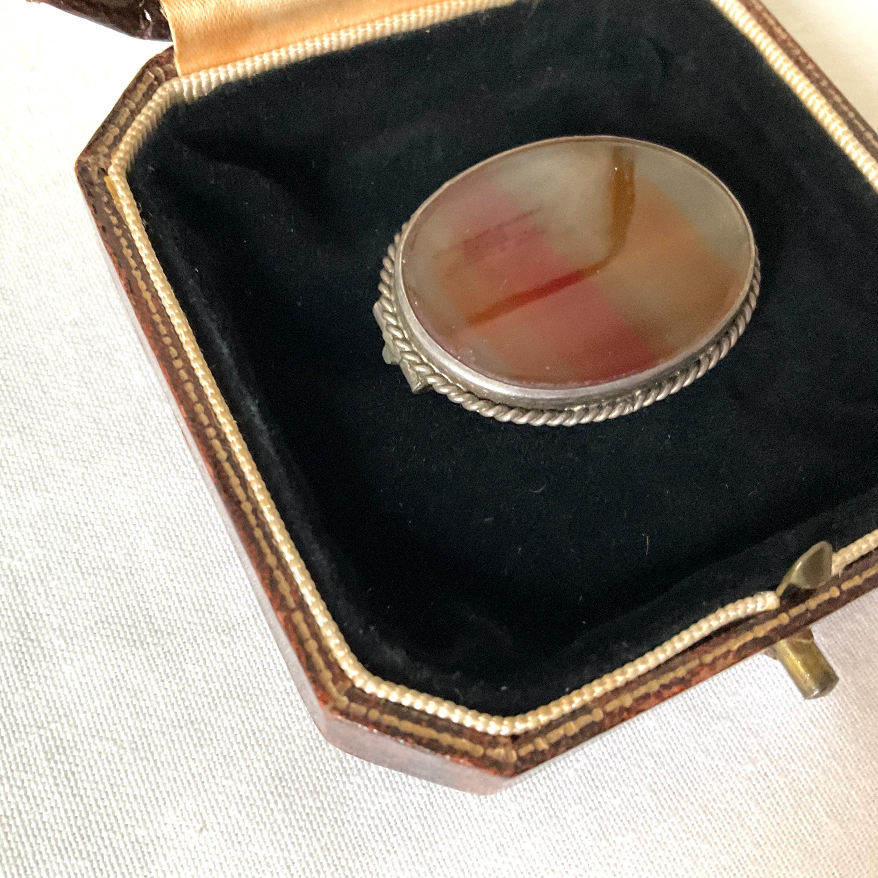 骨董品 ビクトリア朝時代の瑪瑙ブローチ | アンティーク縞瑪瑙 | 3.5 cm