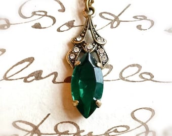 Vintage Green Faceted Paste Pendant Necklace | Circa 1940s ~ 1980s | Gold Tone Chain | 42cm (16.5 inches) | GIFT BOX INCLUDED