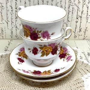 Vintage Königin Anne | 2 Tee Tassen & Untertassen Set | Florale Blumen | 8638 FINE BONE CHINA