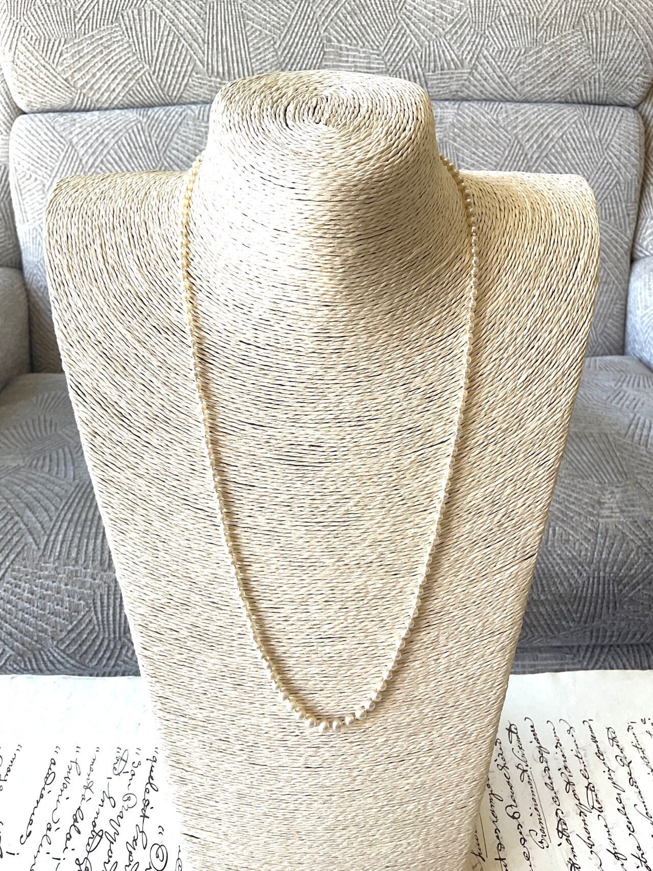 Collier Vintage 1900 Ruban Noir Avec Métal Filigrané Et Perles Olives En Résine - Longueur 35 Cm
