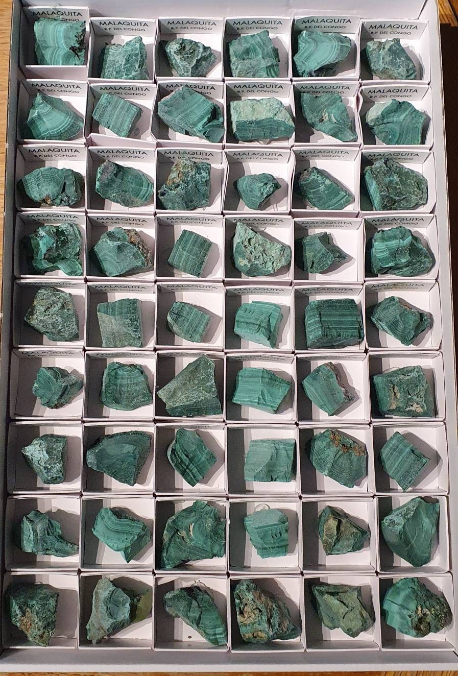 Malachite Pierre Brute Dans Leur Boîte Entre 20 à 48 Gr Pièce