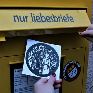Quadratische Postkarte 'Schneeweißchen und Rosenrot'