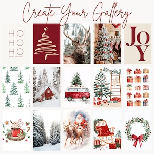 Pu&ograve; includere: Un collage di immagini a tema natalizio, tra cui un cervo, alberi di Natale, un furgone VW rosso con un albero sopra e scatole regalo. Il testo "Create Your Gallery" &egrave; in alto, con "HO HO HO Merry Christmas" e "JOY".