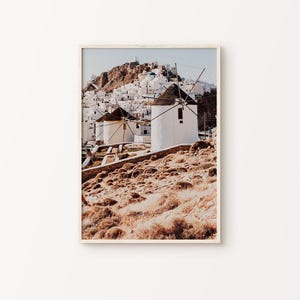 Arte mural imprimible de un molino de viento de Santorini, fotografía bohemia de Grecia, arte mural mediterráneo, impresión de un pueblo griego neutro, póster de viaje a Europa