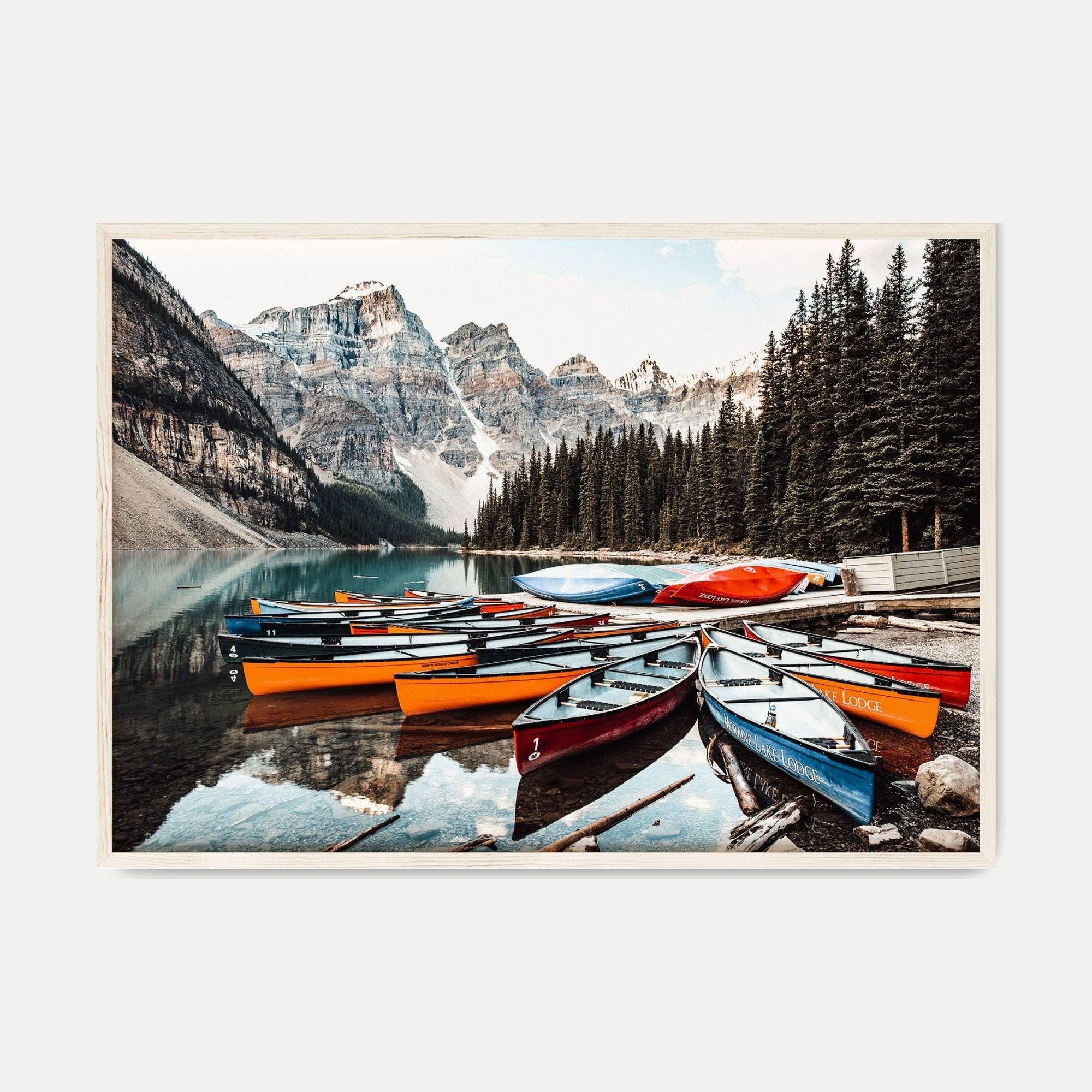 Moraine Lake in Canada Foto Canvas 3 deel | Maat: 120x80 cm | Wanddecoraties | Kunstdruk | Volledig gemonteerd