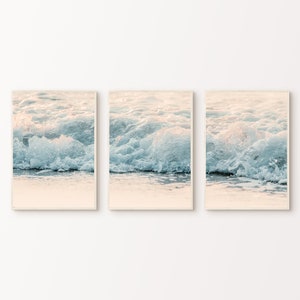 Conjunto de olas imprimibles de 3 impresiones divididas, fotografía costera neutra, póster moderno del océano, arte de pared grande de 3 piezas de playa, decoración apagada