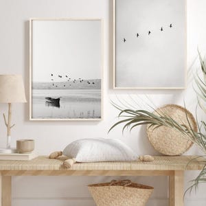 Druckbares Set aus 2 schwarzweißen Seebildern, Vogelschwarm Druck, Küstenlandschaft, Vogelschwarm Fotografie Bild 2