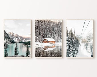 Set di 3 fotografie di montagne invernali stampabili, 3 pezzi di paesaggi innevati, stampe di grandi dimensioni da parete, stampe di baite a tema invernale, stampe di foreste di pini