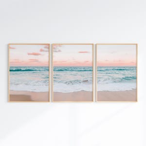 Juego de 3 impresiones de playa pastel, arte de pared costero imprimible de 3 piezas, póster de olas del océano, arte de pared tropical imprimible, descarga digital