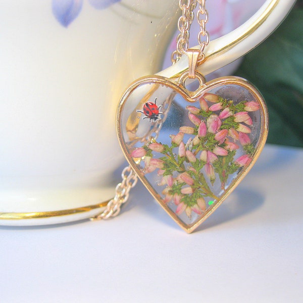 Real Scottish heather necklace with a wee ladybird - Resin jewellery - Bridesmaid gift - Wedding favors - Scottish gifts