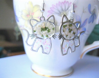 Real Scottish white heather cat earrings - Resin jewellery - Cat lovers - Heather earrings - Scottish gifts - Gifts for girls