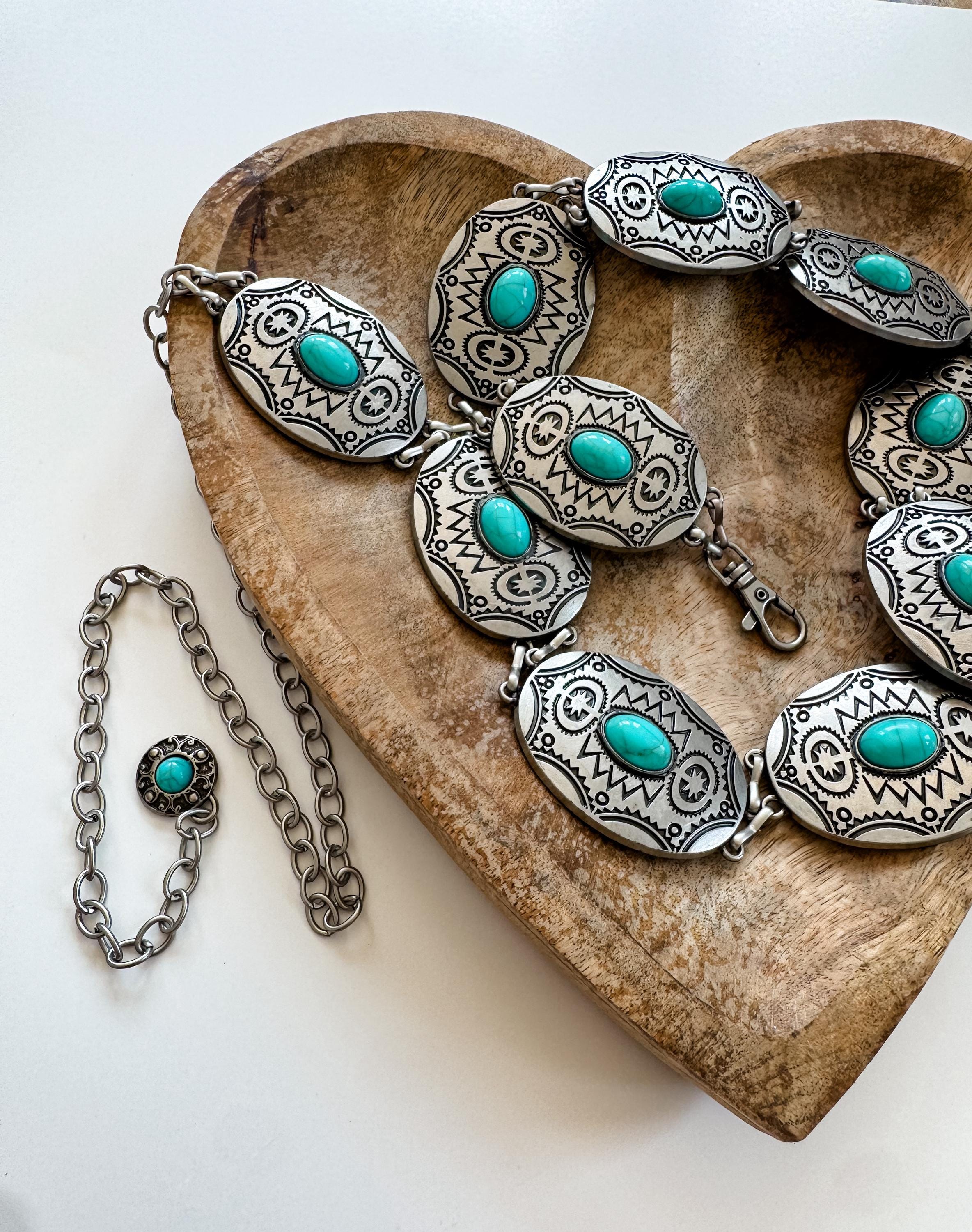 Vintage Silver Tone Southwestern Stamped Concho NecklaceScalloped Medallion Boho Vintage Southwestern-style concho link chain featuring  main image 3