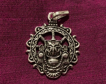 Colgante de plata de ley Lord Jagannatha en Sudarshana Chakra - 1,22 pulgadas (3,1 cm)