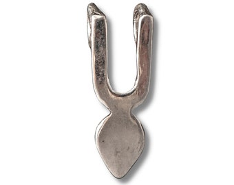 Vaishnav Tilak Silver Pendant - 0.9 Inches (2.2 cm)