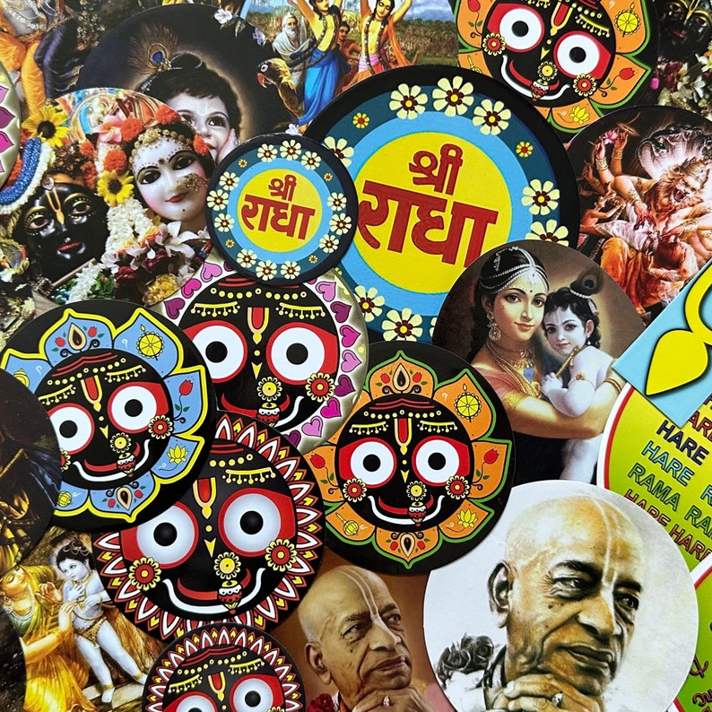 Op de afbeelding: Een verzameling kleurrijke ronde stickers en afbeeldingen met religieuze figuren en tekst. De stickers tonen afbeeldingen van goden, bloempatronen en de tekst "Shri Radha" in geel en rood. Het algemene thema is spiritueel en devotioneel.