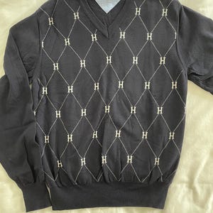 Suéter de golf Tommy Hilfiger azul marino con letra H y diseño de rombos de lana preppy para hombre
