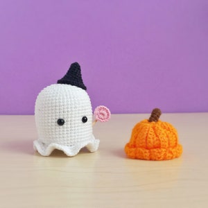 Schema all&#39;uncinetto amigurumi fantasma: decorazione di Halloween (file PDF)