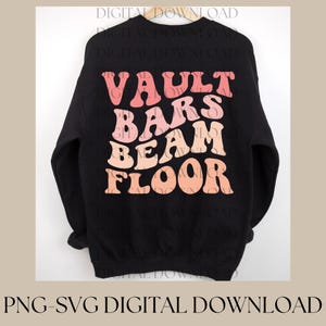 Puede incluir: Sudadera negra con un diseño degradado en rosa, naranja y rojo que dice "Vault Bars Beam Floor" en una fuente retro.