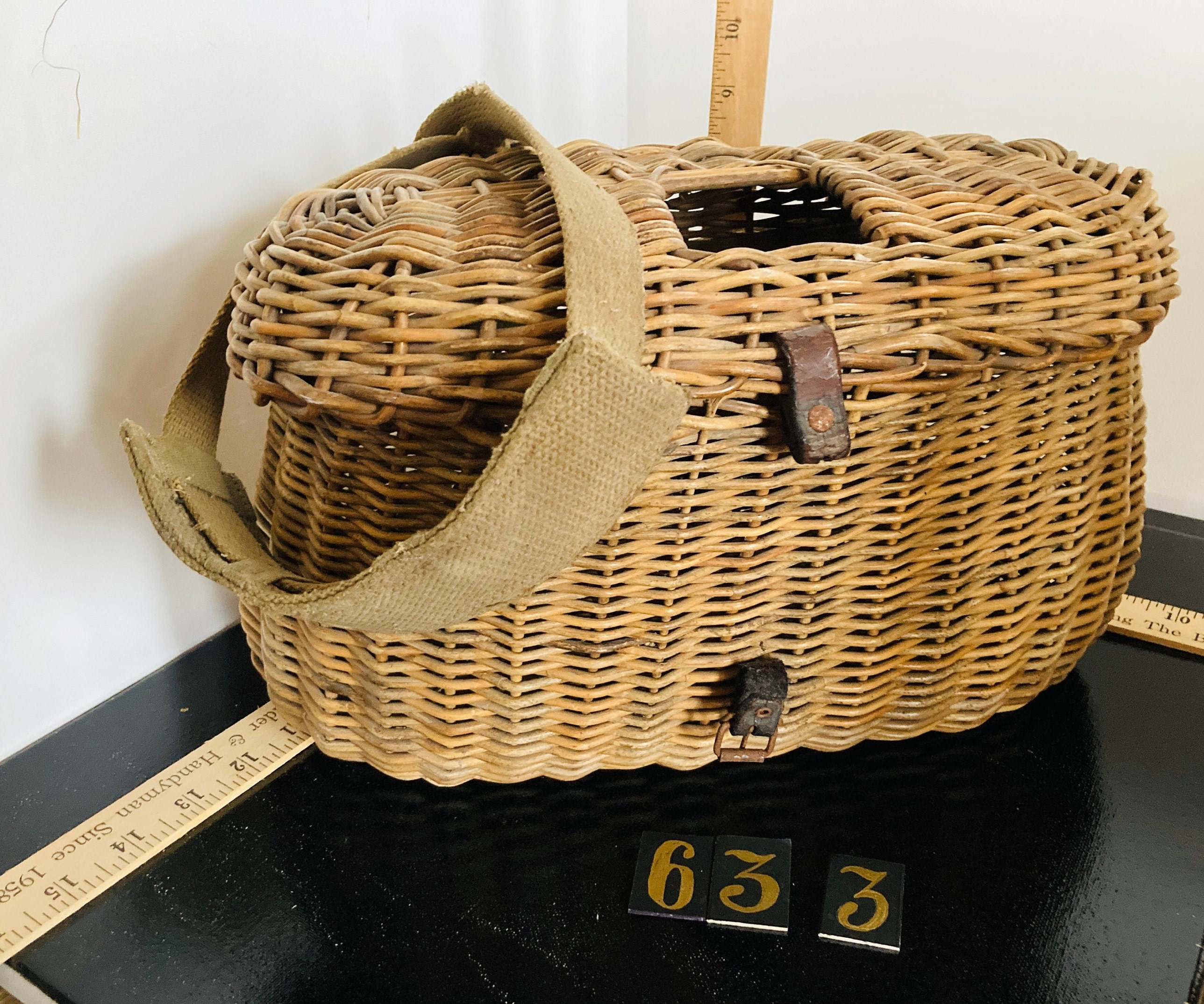 633 Vintage Fishing Creel Wicker Fish Basket With Strap 
