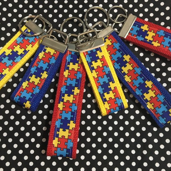 Portachiavi o braccialetto personalizzati ispirati alla consapevolezza dell'autismo - 2 misure disponibili ** Ricamo gratuito disponibile**