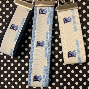 Llavero o pulsera personalizado inspirado en la universidad: 2 tamaños disponibles ** Bordado gratis **