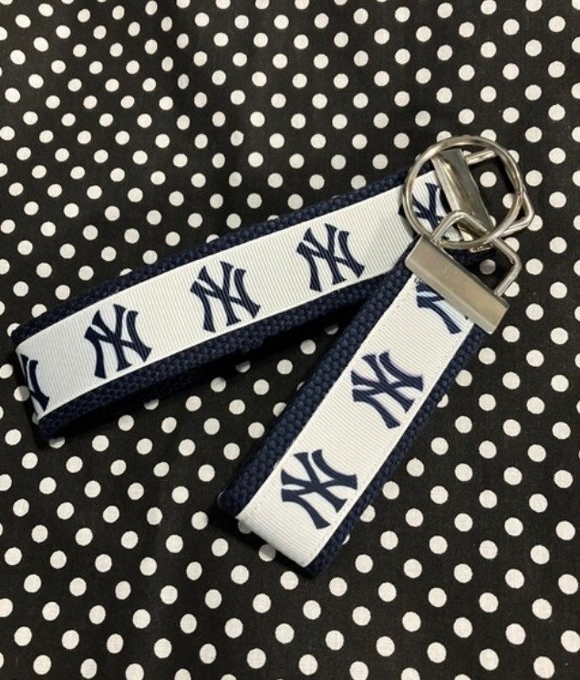 MLB New York Yankees Wristlet Keychain Lanyard AMINCO – All Sports-N-Jerseys