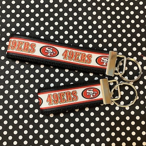 San Francisco 49ers inspirierte personalisierte Schlüsselanhänger Armband - 2 Größen verfügbar KOSTENLOSE Personalisierungsstickerei - Fußball