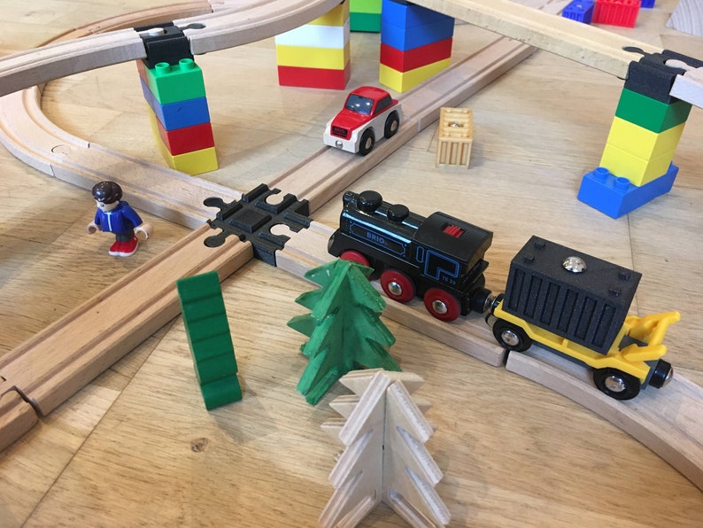 4-track crossing for wooden train Brio Lillabo image 2