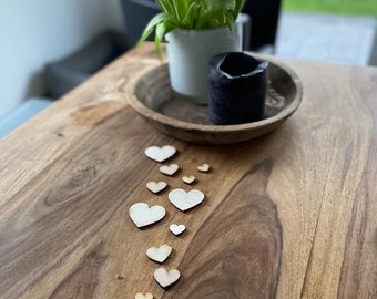 Scatter decoration wood heart wedding