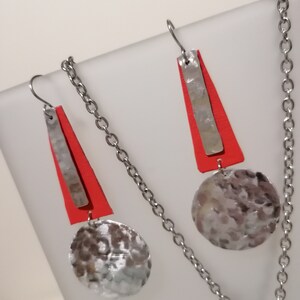 Bijoux Handcrafted pendant and earrings in aluminum plate and leather Orecchini