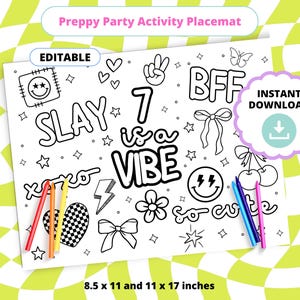 Può includere: Un sottobicchiere per attività in bianco e nero con il testo "SLAY", "7 is a VIBE" e "BFF". Il sottobicchiere include vari scarabocchi, come cuori, stelle e un fulmine. Matite colorate sono posizionate sul sottobicchiere. Il sottobicchiere misura 21,6 x 27,9 cm e 27,9 x 43,2 cm.