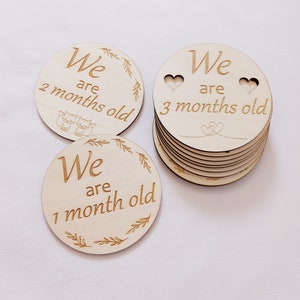 Wooden TWIN / TRIPLET milestone discs. Made specifically for twins and multiples, perfect baby shower or new baby gift. Create memories.
