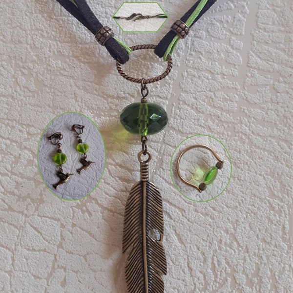 Parure "Olivine" : collier fermoir crochet haute fantaisie, clips d'oreille, bague non réglable, verre de Bohème, plume et colibri laiton