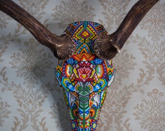 deer skull derailed with glass beads, Hoła, huichol art,