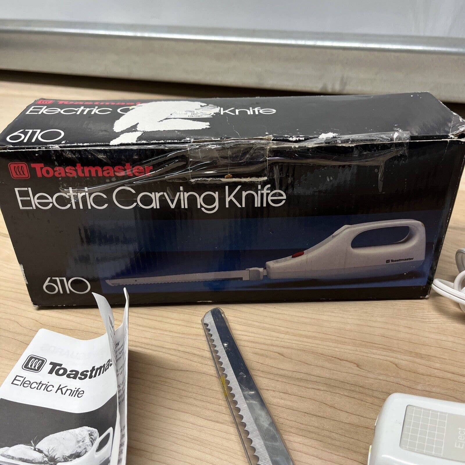 Electric Carving Knife Toastmaster Stainless Slicing Blades White Model
