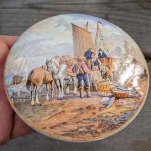 Prattware Lid with a Fishing Boat