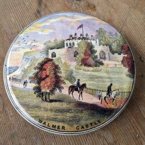 Prattware Lid "Walmer Castle"
