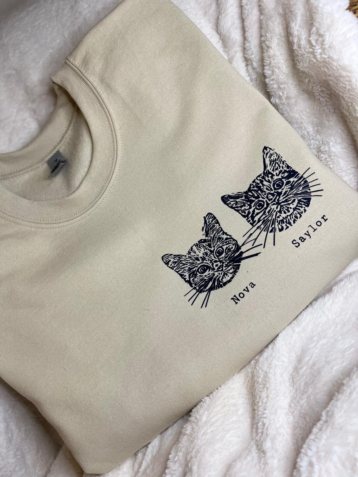 Custom Pet Face Crewneck – Personalized Dog Sweatshirt with Vinyl Print – Beige Unisex Pullover – Dog Mom Gift – Pet Lover Gift