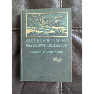 Puede incluir: Un libro verde vintage titulado "Our Environment: How We Adapt Ourselves to It" de Carpenter and Wood. El libro forma parte de la serie Modern Science Series.