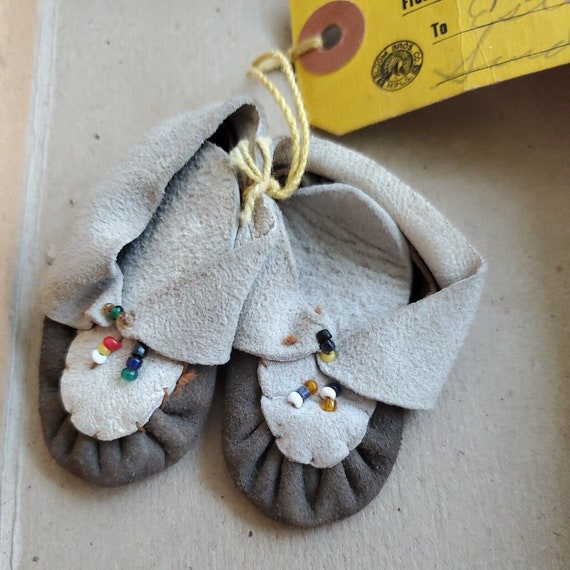 Vintage Inuit White Leather Infant Baby Moccasins… - image 5