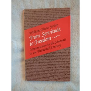 以下が含まれることがあります： ウィリアム・チェスター・ジョーダン著「隷属から自由へ：13世紀セノワにおける解放」というタイトルの赤と茶色の本の表紙