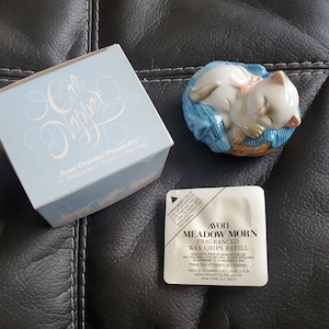Avon Collectible 1983 Cat Napper Ceramic Pomander &quot;Meadow Morn&quot; Fragranced NOS