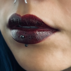 Vampira Semi-Matte Liquid Lipstick